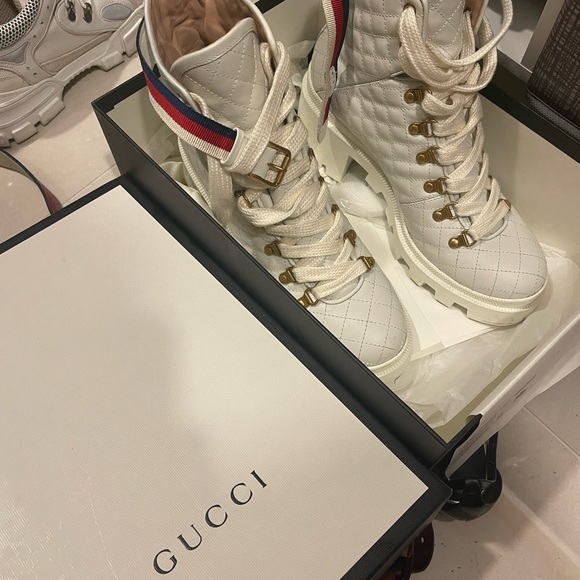 White motto boots authentic Gucci/ box and dust bags - Picture 10 of 16